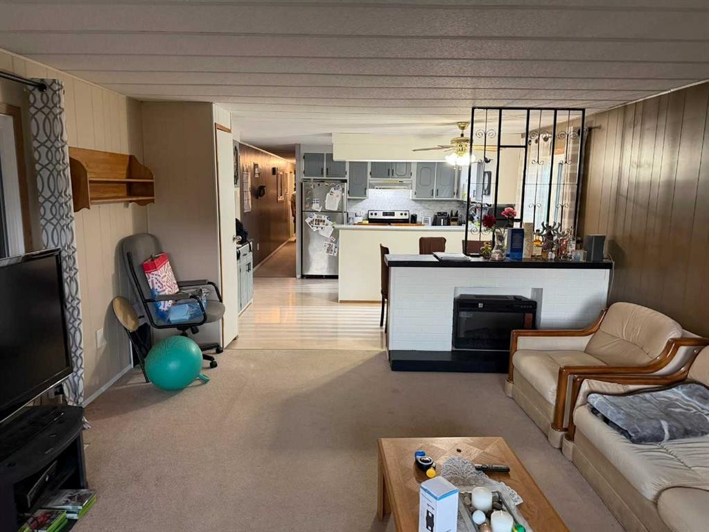 436 1 Street Sw, Falher, AB - Indoor Photo Showing Other Room