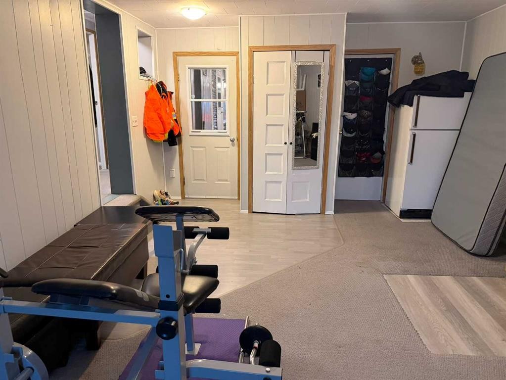 436 1 Street Sw, Falher, AB - Indoor Photo Showing Gym Room