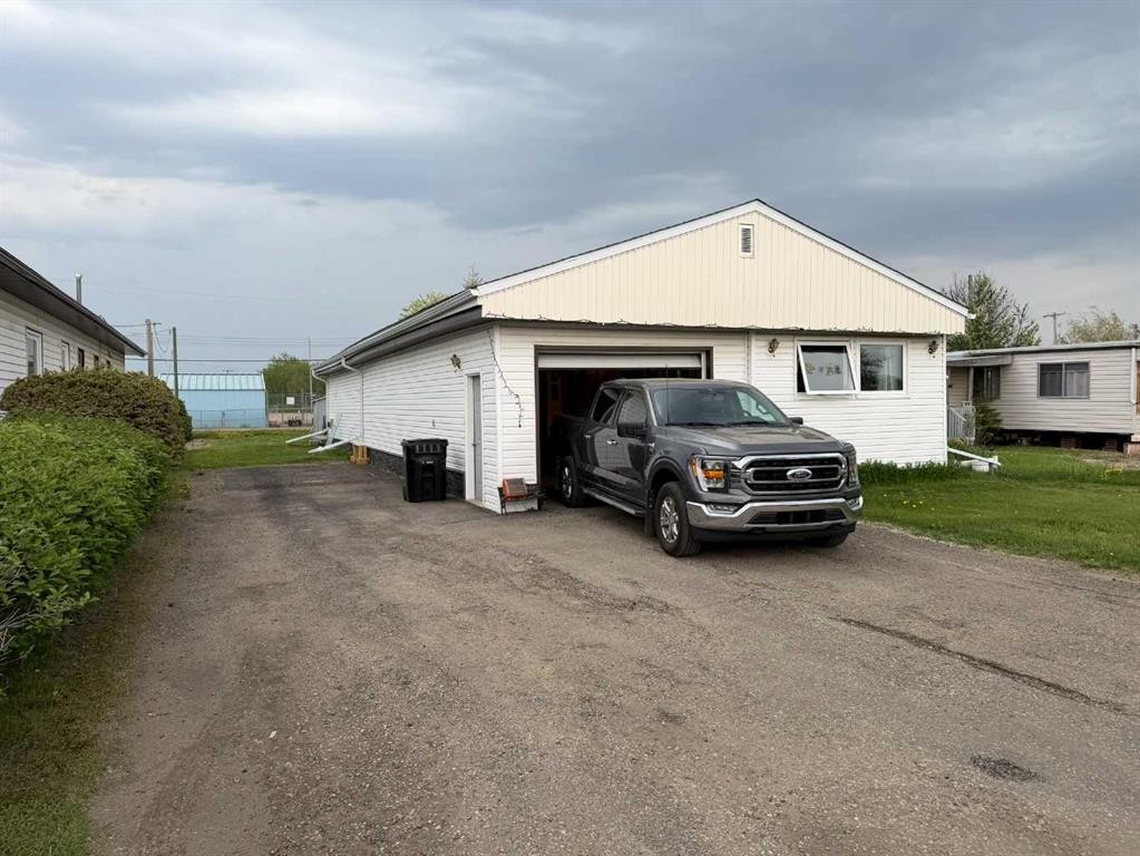 436 1 Street Sw, Falher, AB - Outdoor