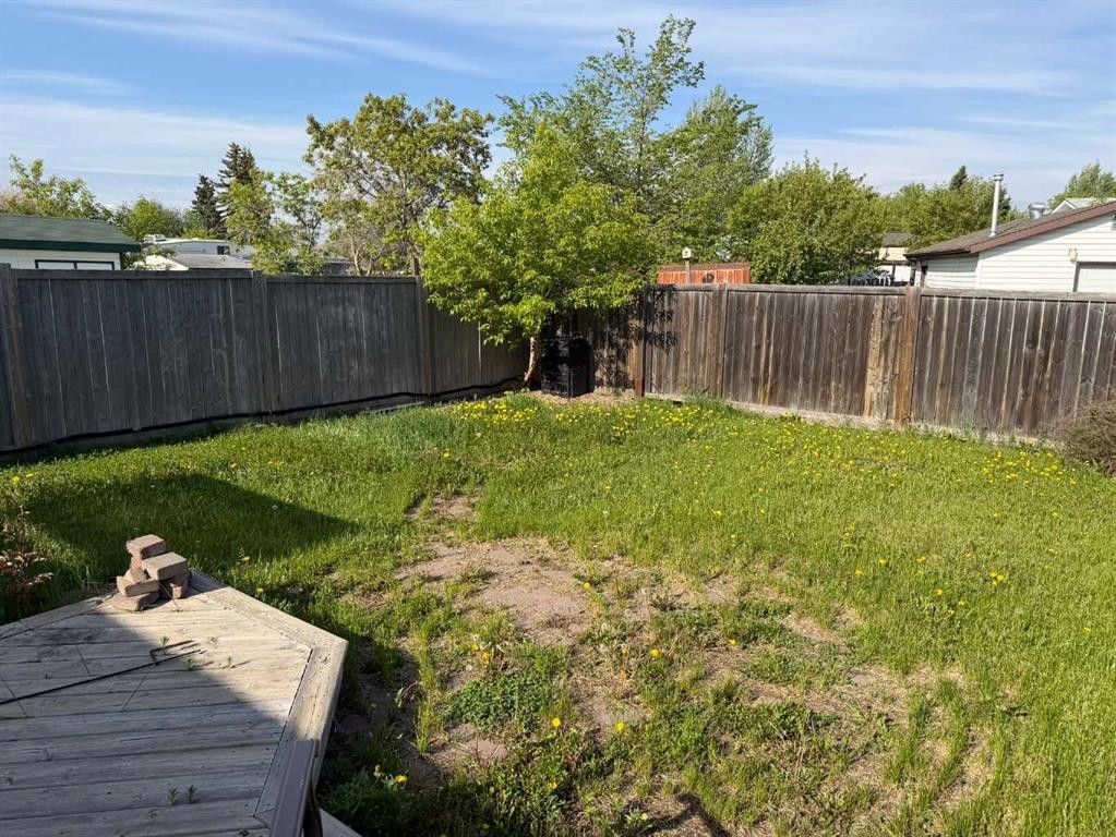 436 1 Street Sw, Falher, AB - Outdoor