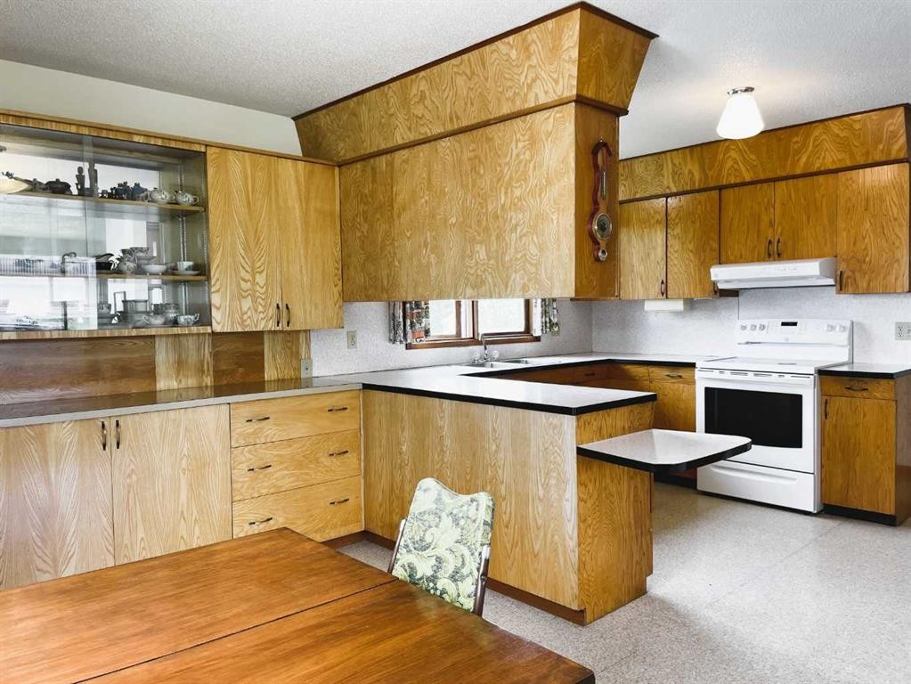 11209 103 Avenue, Fairview, AB - Indoor Photo Showing Kitchen