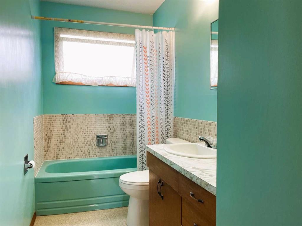 11209 103 Avenue, Fairview, AB - Indoor Photo Showing Bathroom