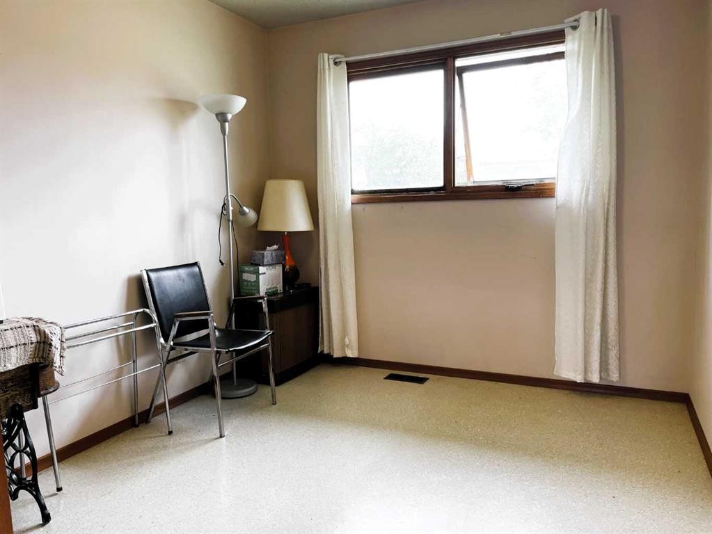 11209 103 Avenue, Fairview, AB - Indoor Photo Showing Other Room