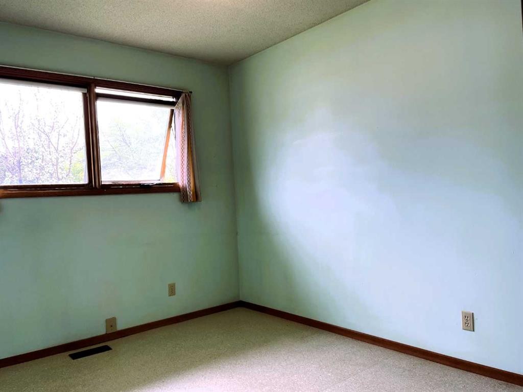11209 103 Avenue, Fairview, AB - Indoor Photo Showing Other Room