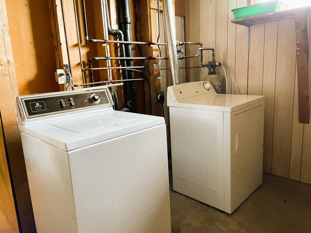 11209 103 Avenue, Fairview, AB - Indoor Photo Showing Laundry Room