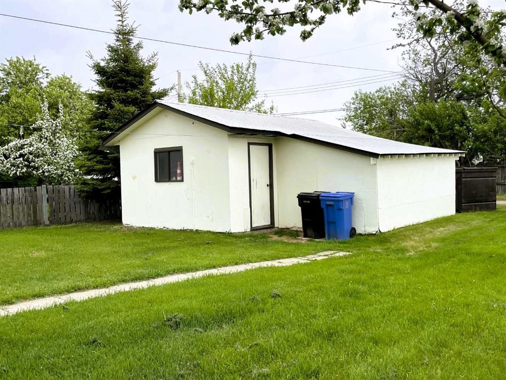 11209 103 Avenue, Fairview, AB - Outdoor