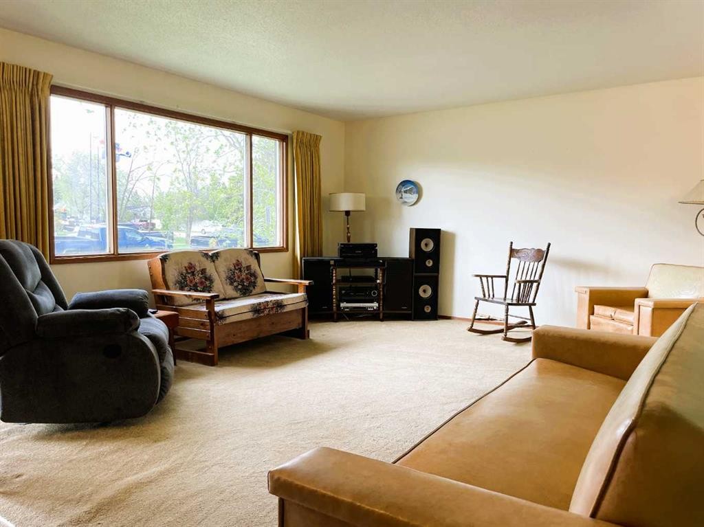 11209 103 Avenue, Fairview, AB - Indoor Photo Showing Living Room