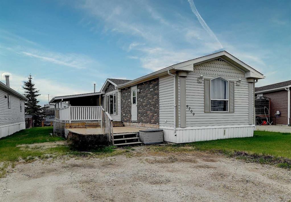 9709 110 Avenue, Clairmont, AB - Outdoor