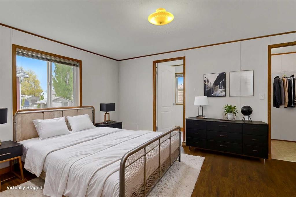 9709 110 Avenue, Clairmont, AB - Indoor Photo Showing Bedroom