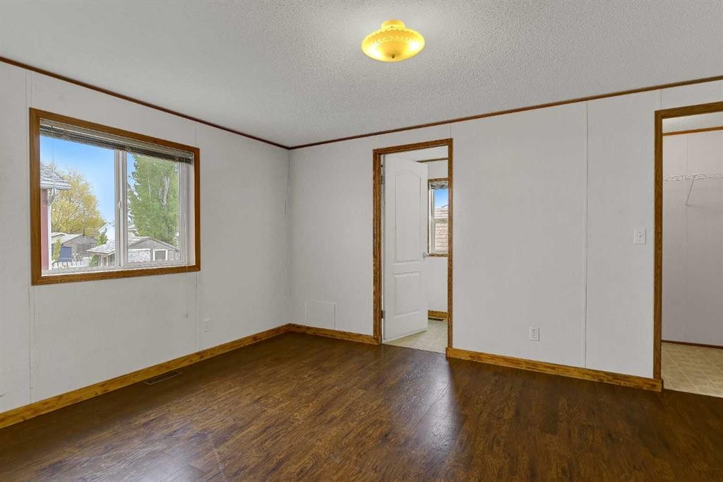 9709 110 Avenue, Clairmont, AB - Indoor Photo Showing Other Room