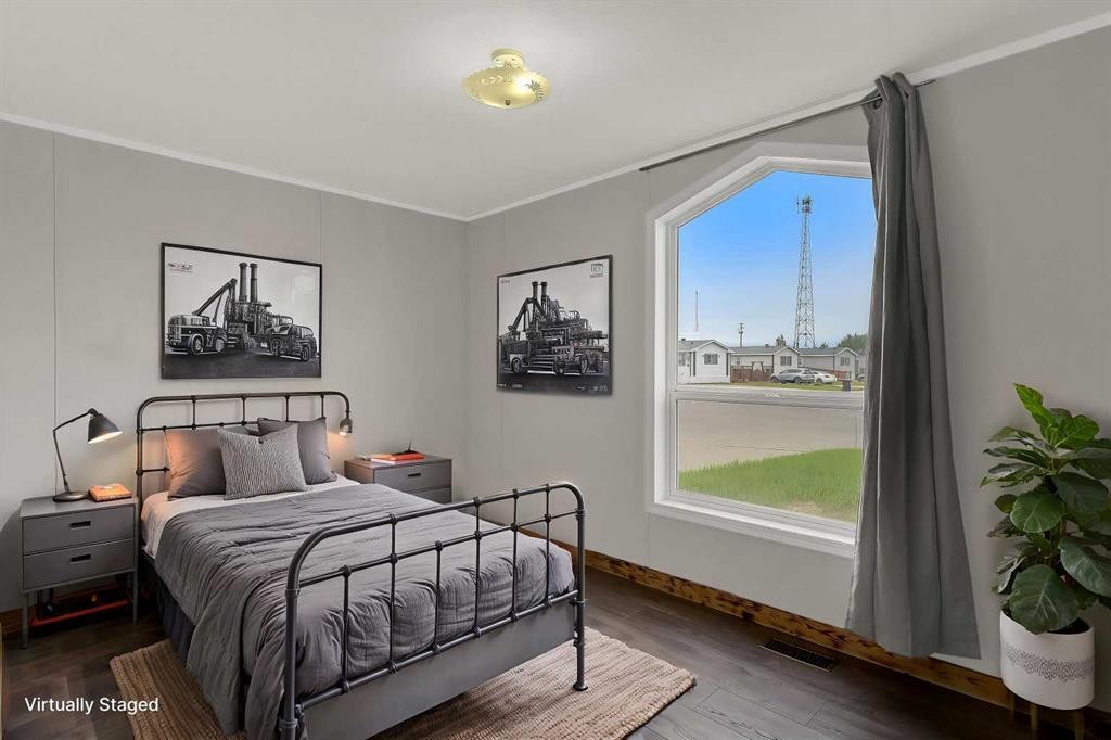 9709 110 Avenue, Clairmont, AB - Indoor Photo Showing Bedroom