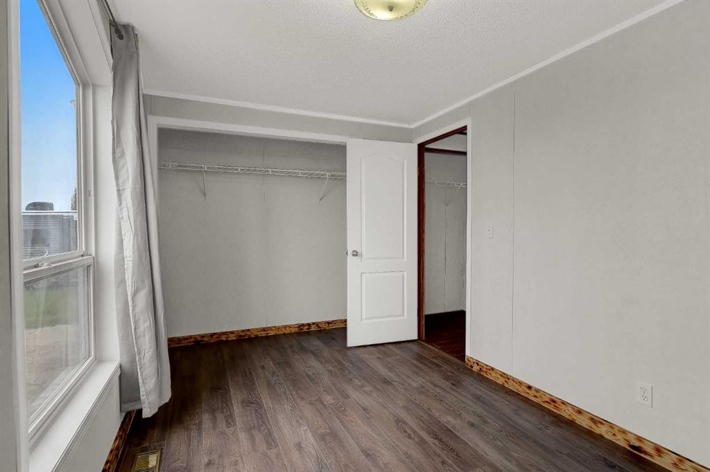 9709 110 Avenue, Clairmont, AB - Indoor Photo Showing Other Room