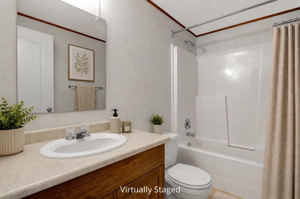 9709 110 Avenue, Clairmont, AB - Indoor Photo Showing Bathroom