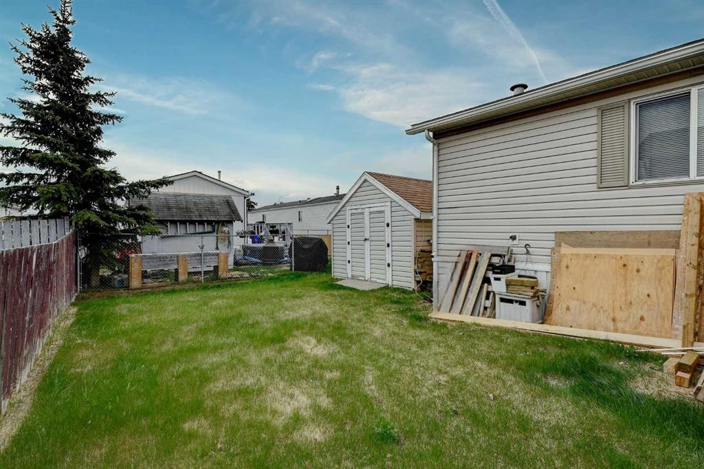 9709 110 Avenue, Clairmont, AB - Outdoor