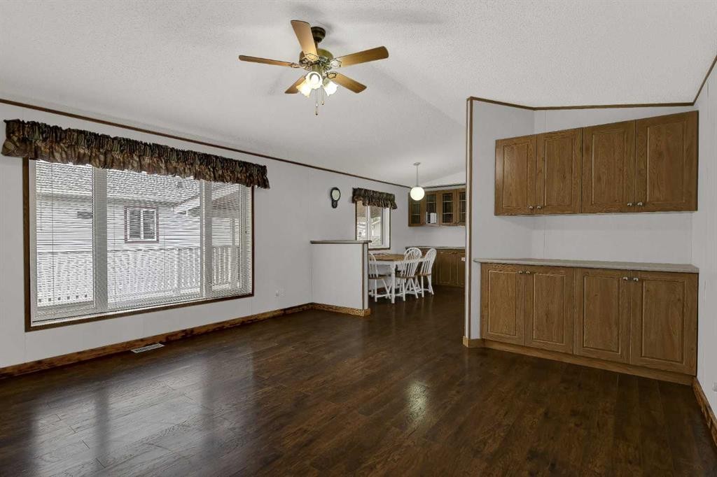9709 110 Avenue, Clairmont, AB - Indoor Photo Showing Other Room