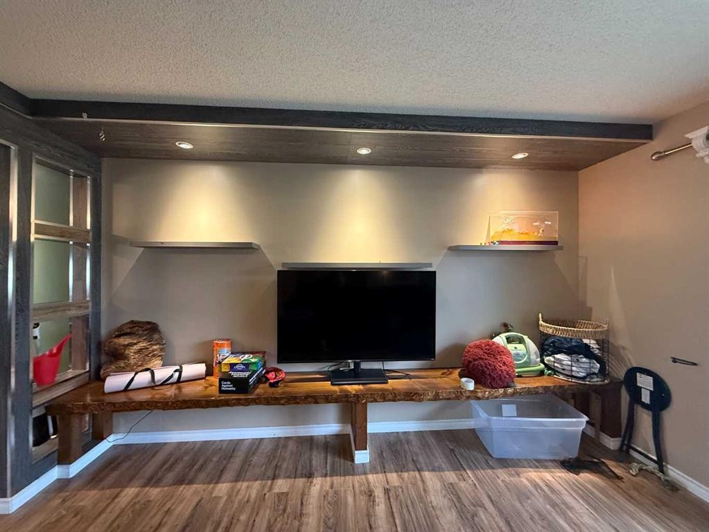 9913 72 Avenue, Peace River, AB