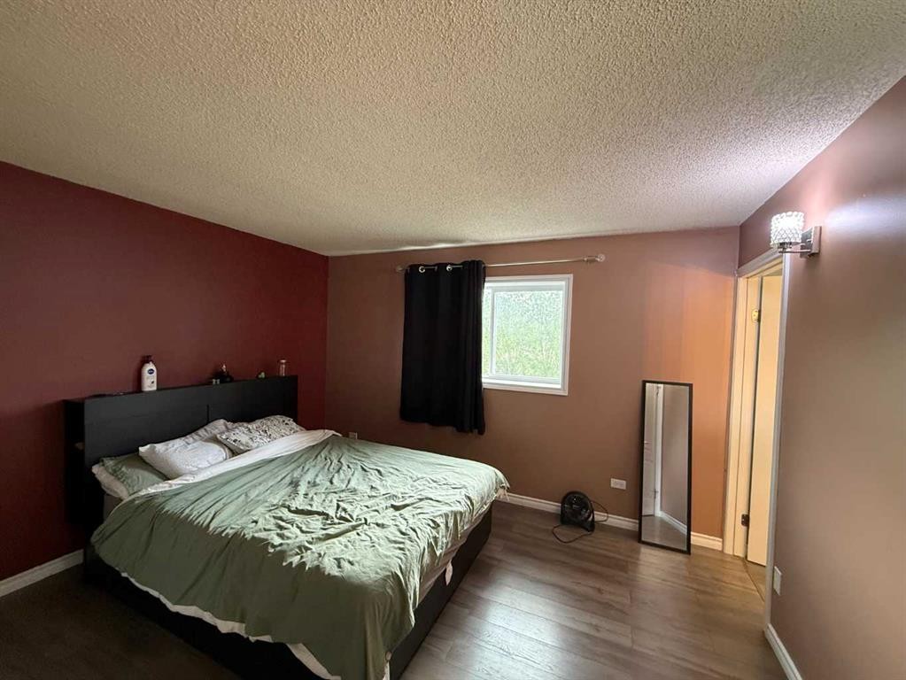 9913 72 Avenue, Peace River, AB