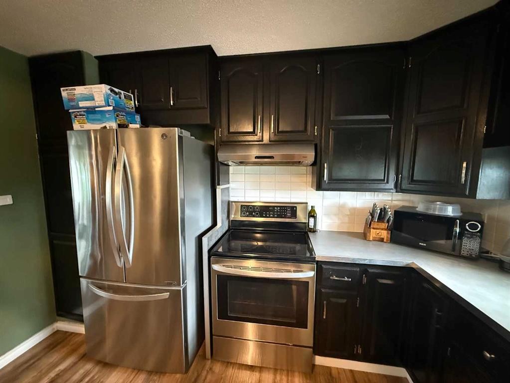 9913 72 Avenue, Peace River, AB