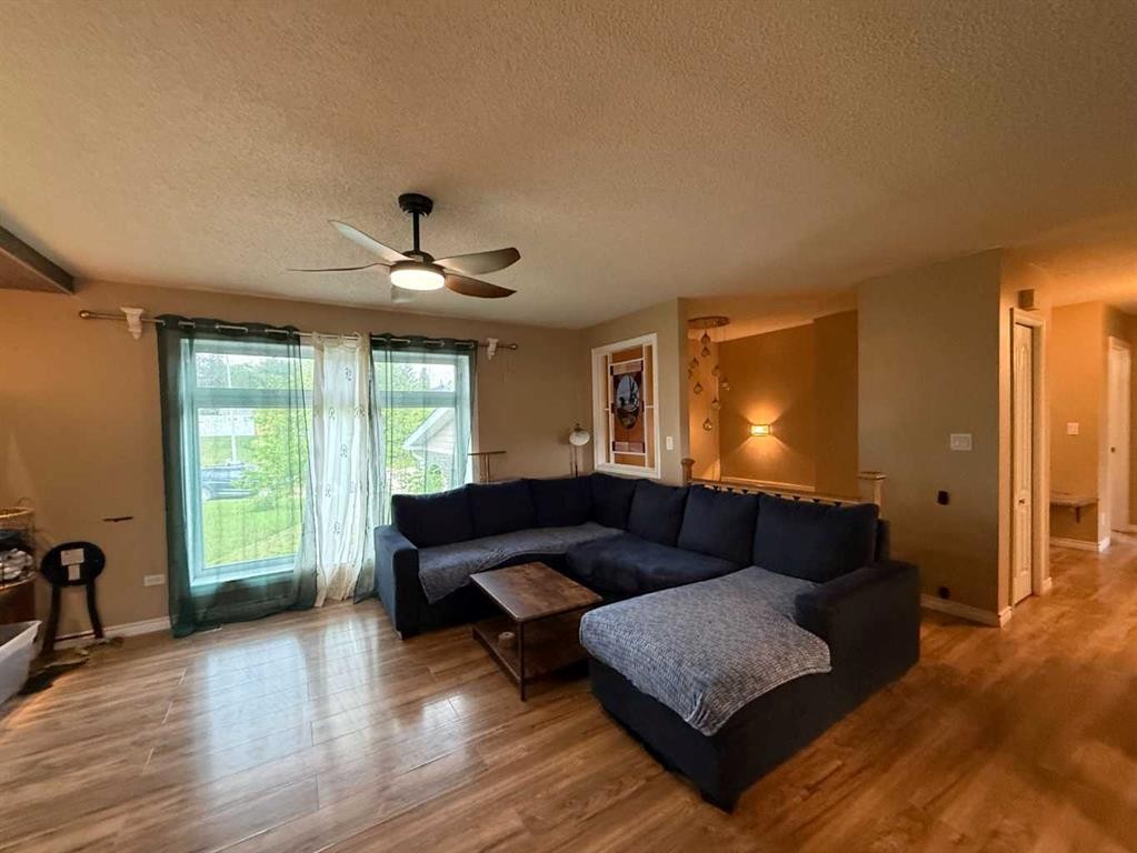 9913 72 Avenue, Peace River, AB