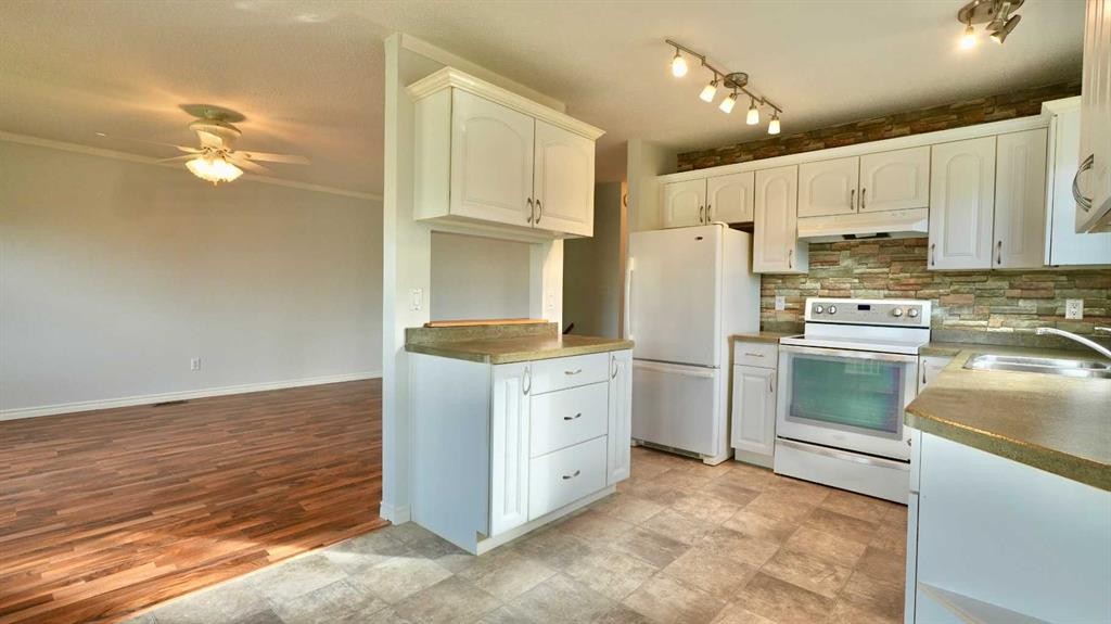 9805 75 Avenue, Peace River, AB