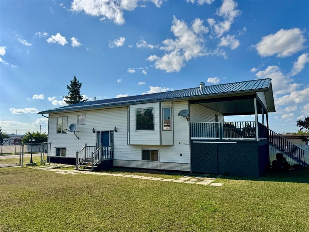 908 4 Avenue, Hines Creek, AB - Outdoor