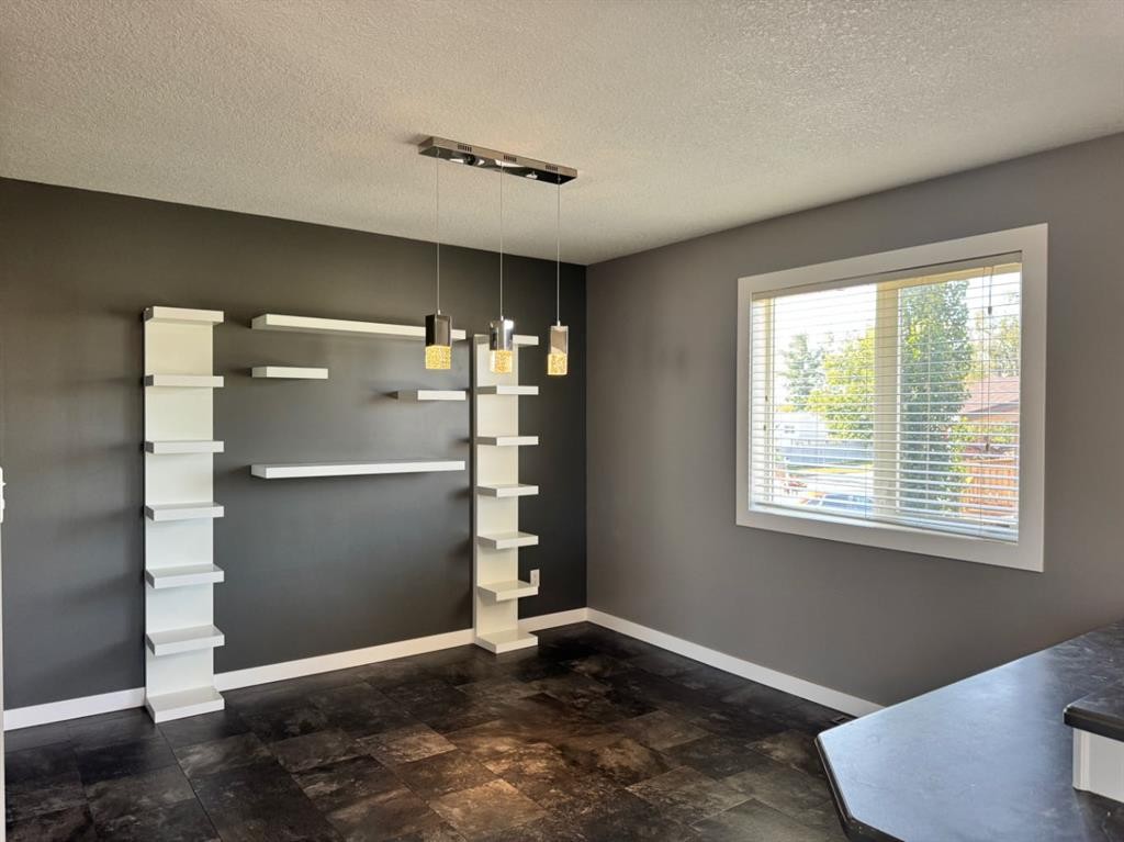 908 4 Avenue, Hines Creek, AB - Indoor Photo Showing Other Room