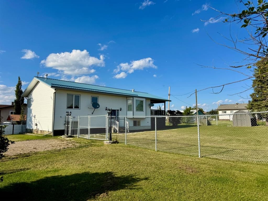 908 4 Avenue, Hines Creek, AB - Outdoor