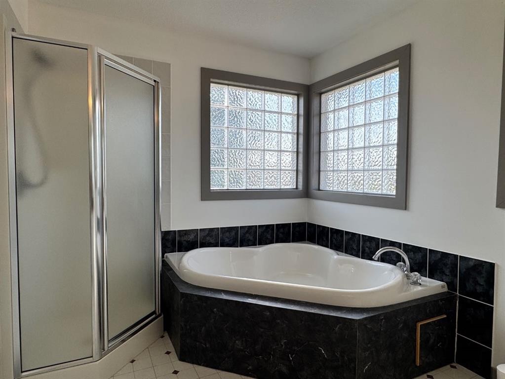 908 4 Avenue, Hines Creek, AB - Indoor Photo Showing Bathroom