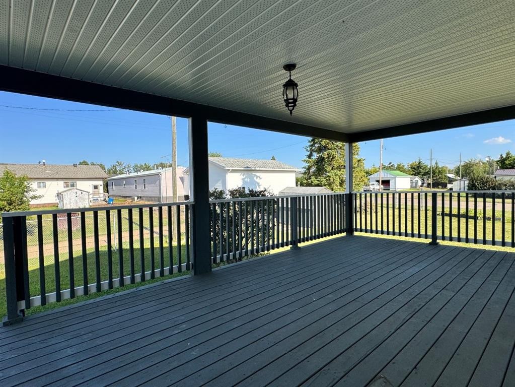 908 4 Avenue, Hines Creek, AB - Outdoor With Deck Patio Veranda