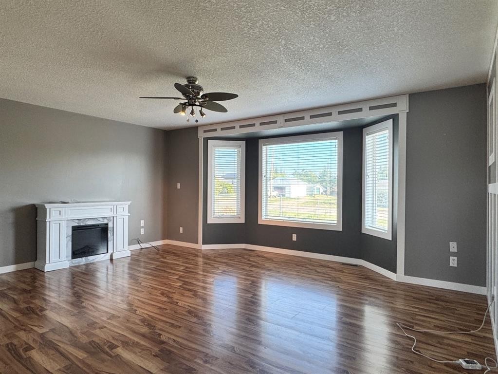 908 4 Avenue, Hines Creek, AB - Indoor With Fireplace