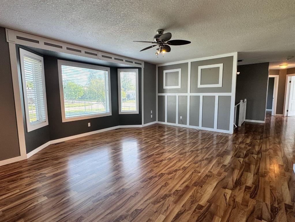 908 4 Avenue, Hines Creek, AB - Indoor Photo Showing Other Room