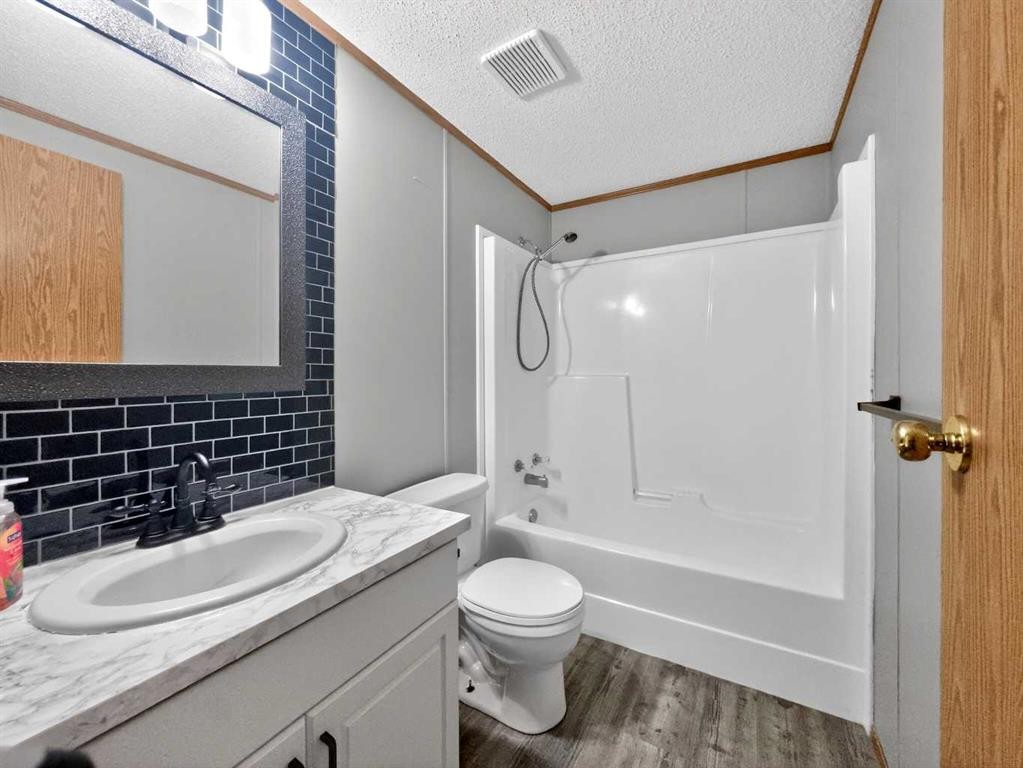 10414 103 Avenue, La Crete, AB - Indoor Photo Showing Bathroom