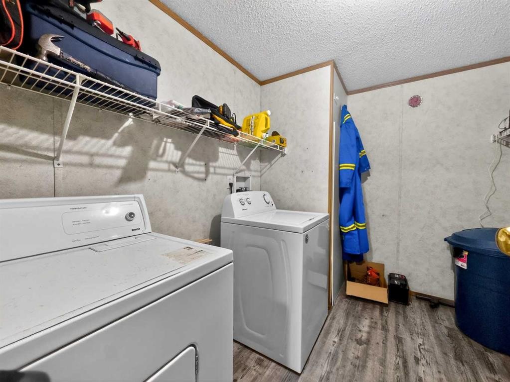 10414 103 Avenue, La Crete, AB - Indoor Photo Showing Laundry Room