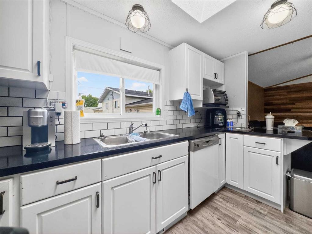 10414 103 Avenue, La Crete, AB - Indoor Photo Showing Kitchen With Double Sink