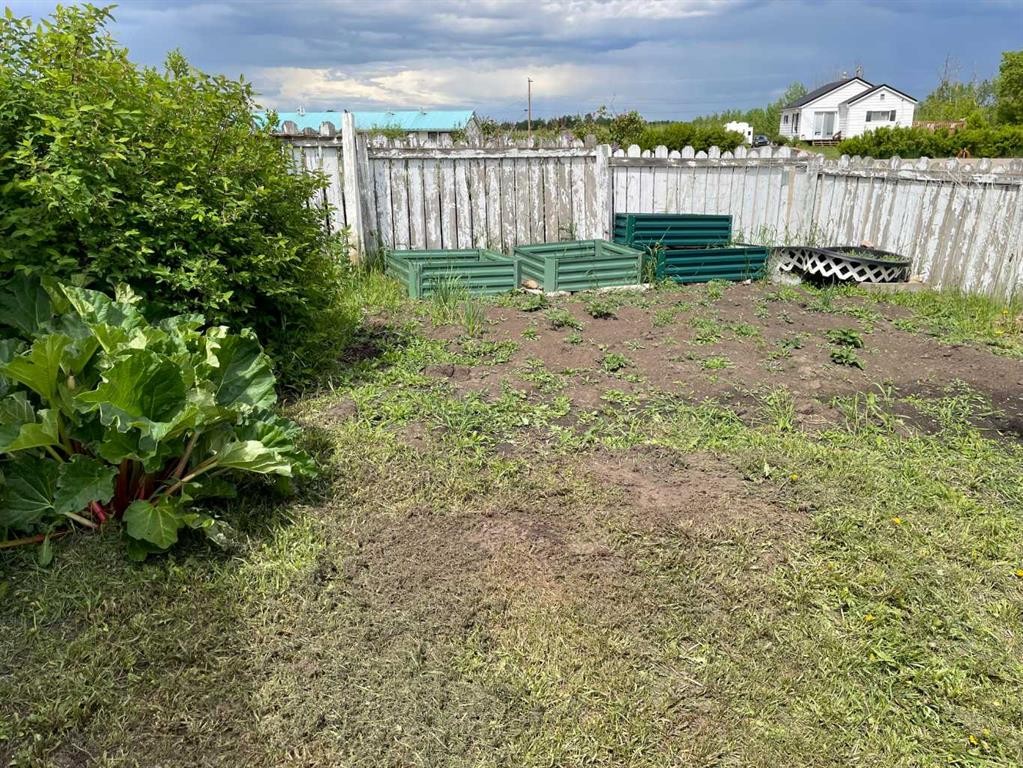 932 4 Avenue, Hines Creek, AB