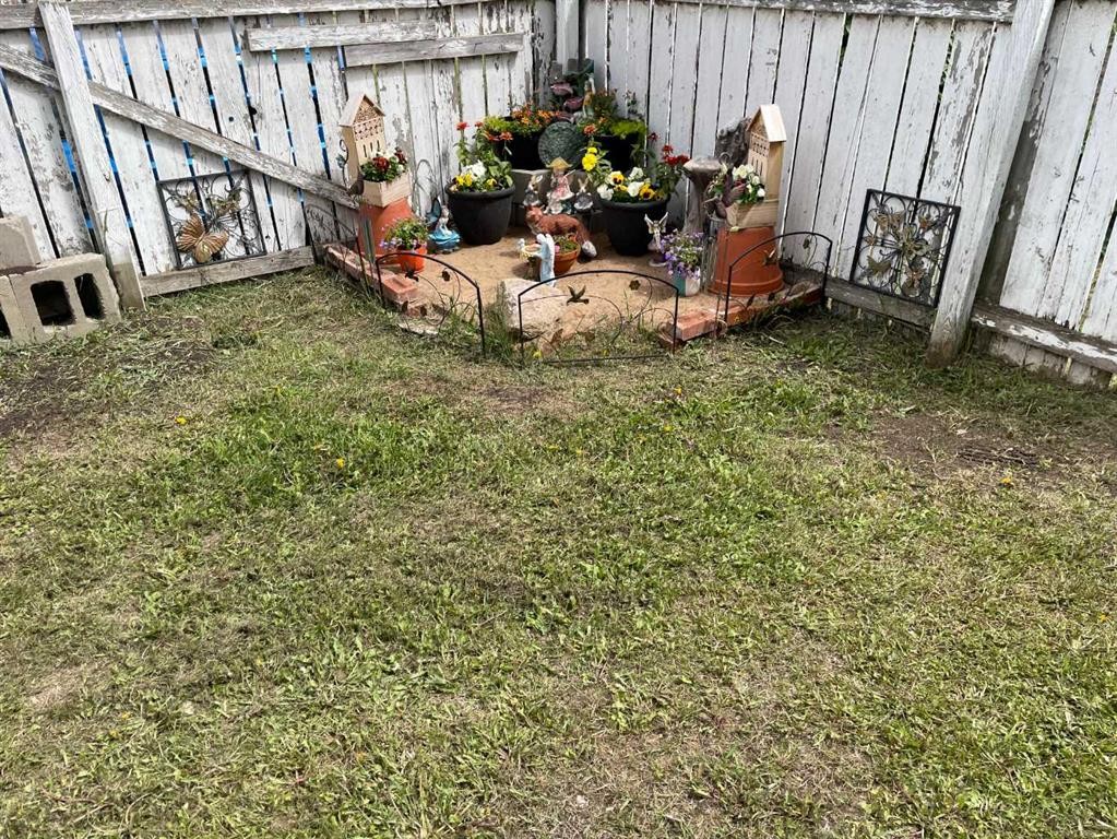 932 4 Avenue, Hines Creek, AB