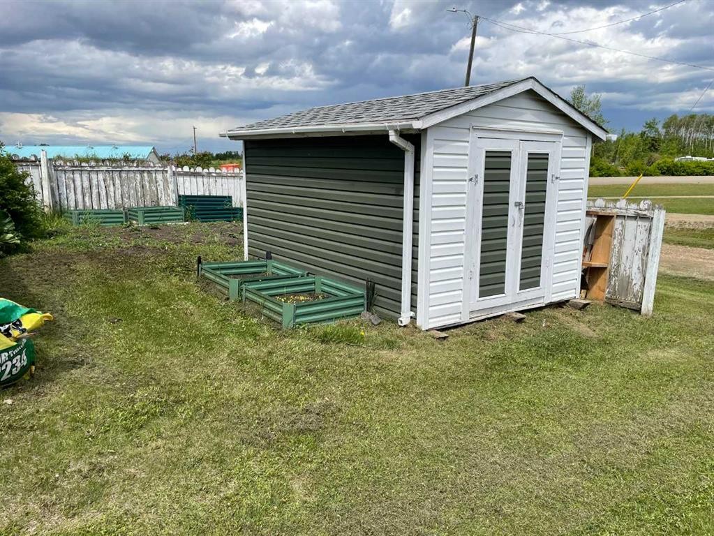 932 4 Avenue, Hines Creek, AB