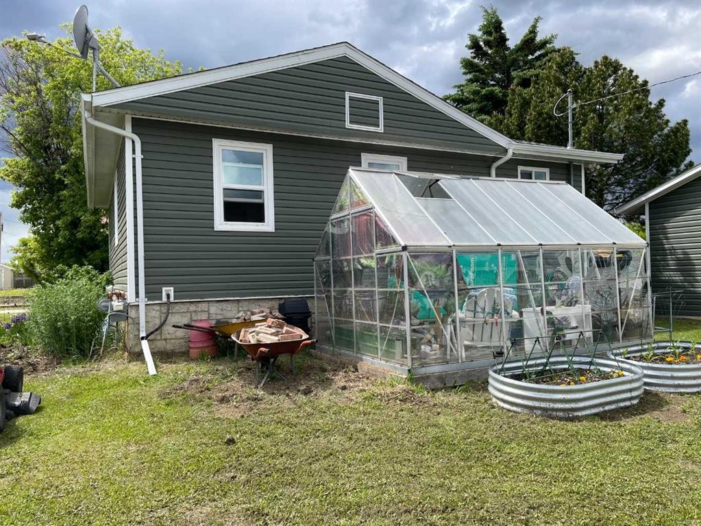 932 4 Avenue, Hines Creek, AB