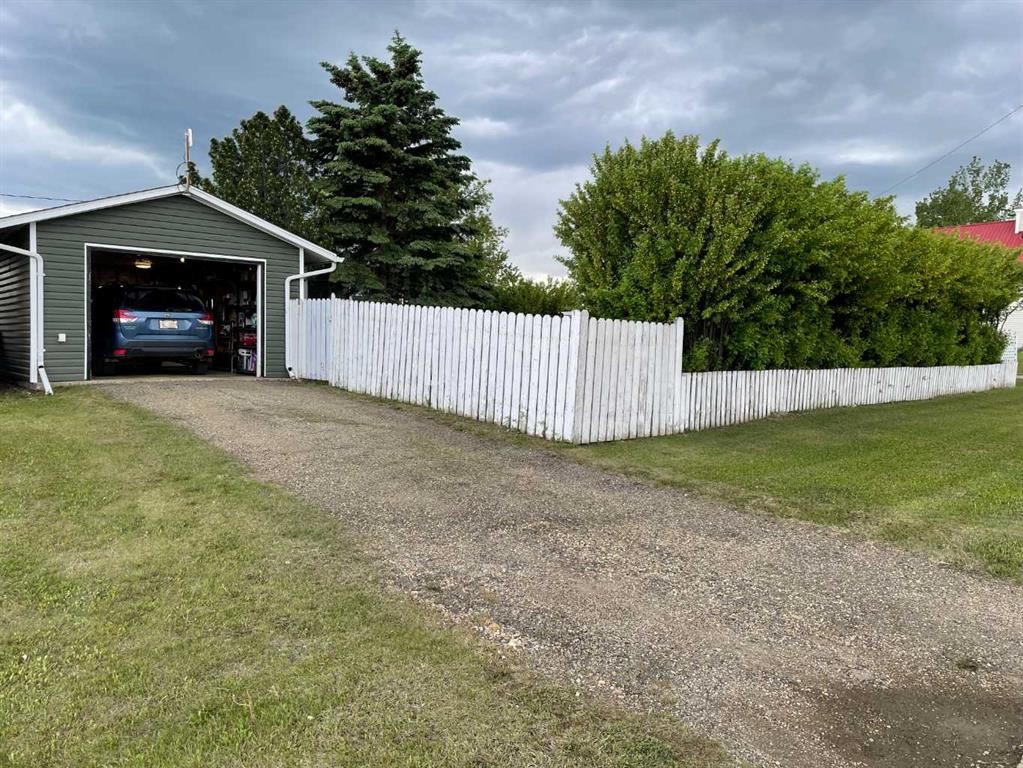 932 4 Avenue, Hines Creek, AB
