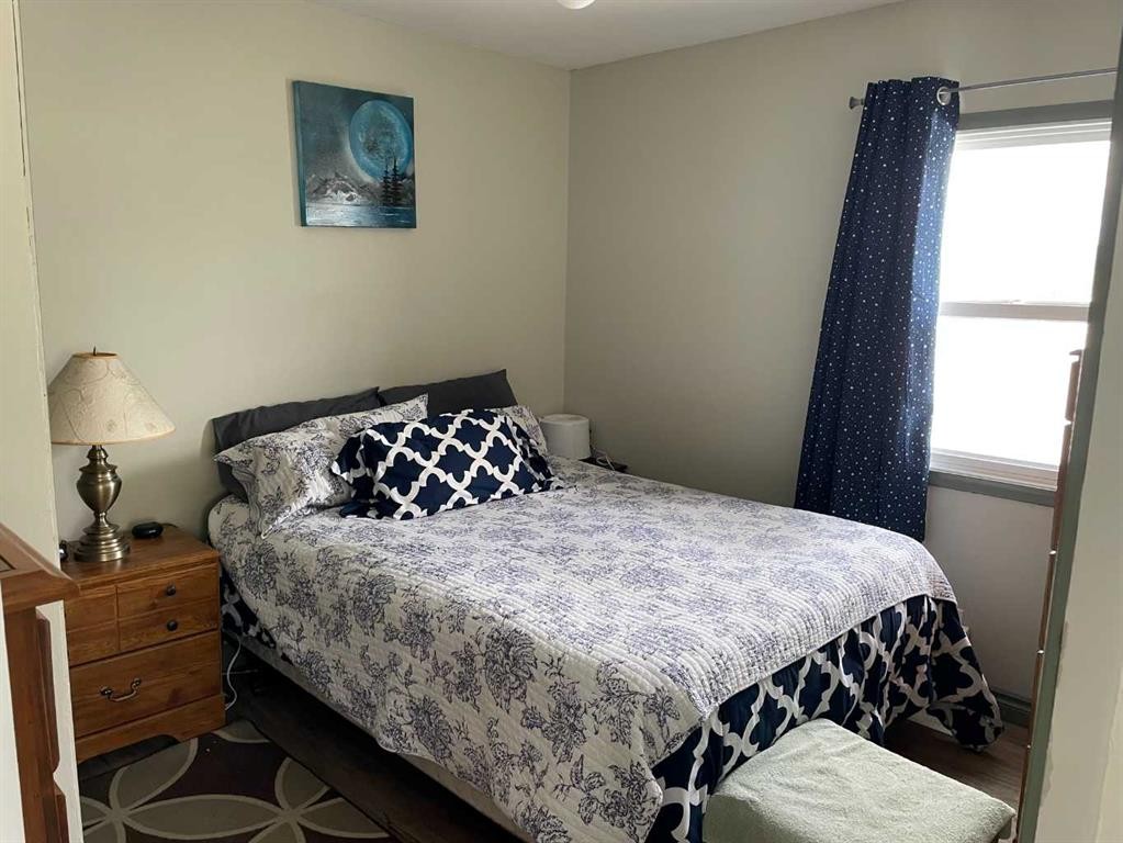 932 4 Avenue, Hines Creek, AB