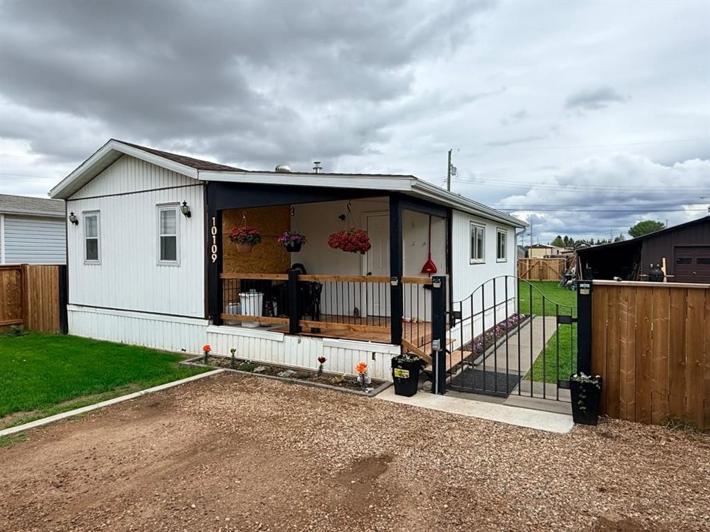 10109 105 Ave, La Crete, AB