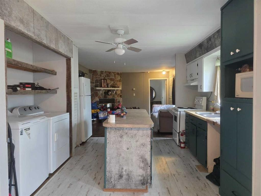 304-72133 Range Road 11, Debolt, AB - Indoor Photo Showing Laundry Room