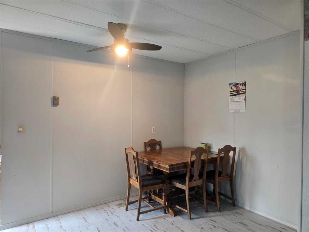 304-72133 Range Road 11, Debolt, AB - Indoor Photo Showing Dining Room