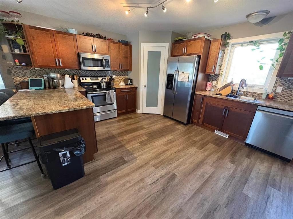 8905 107 Avenue, Peace River, AB