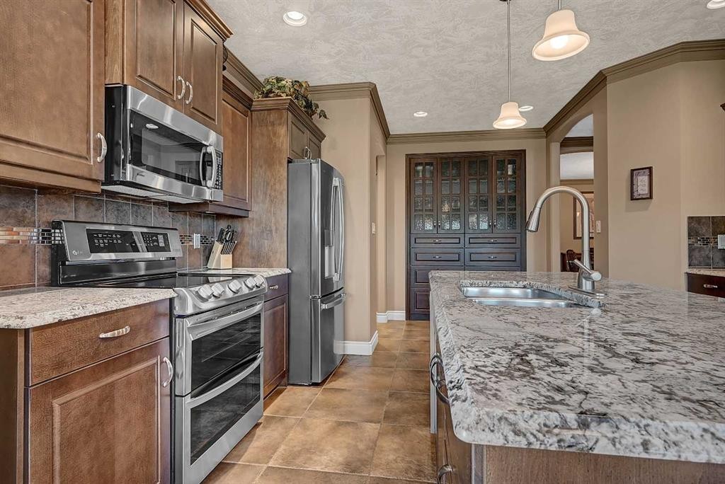 1130 Redlow Drive, Beaverlodge, AB