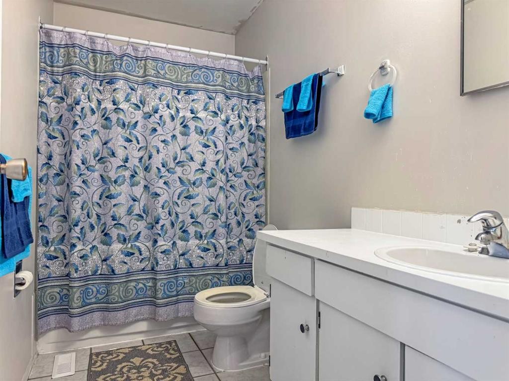 57 97 Avenue, Grande Cache, AB - Indoor Photo Showing Bathroom