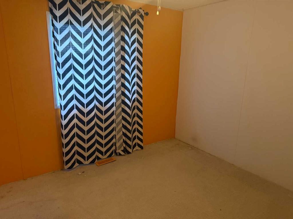9610 101 Avenue, Clairmont, AB - Indoor Photo Showing Other Room