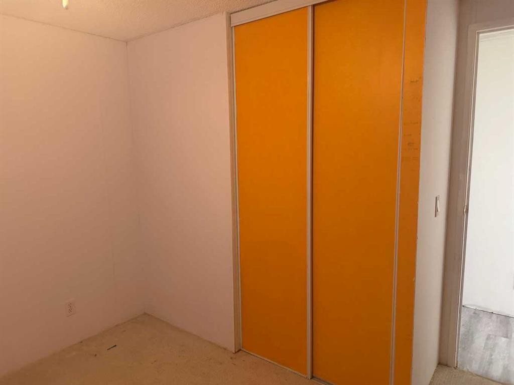 9610 101 Avenue, Clairmont, AB - Indoor Photo Showing Other Room