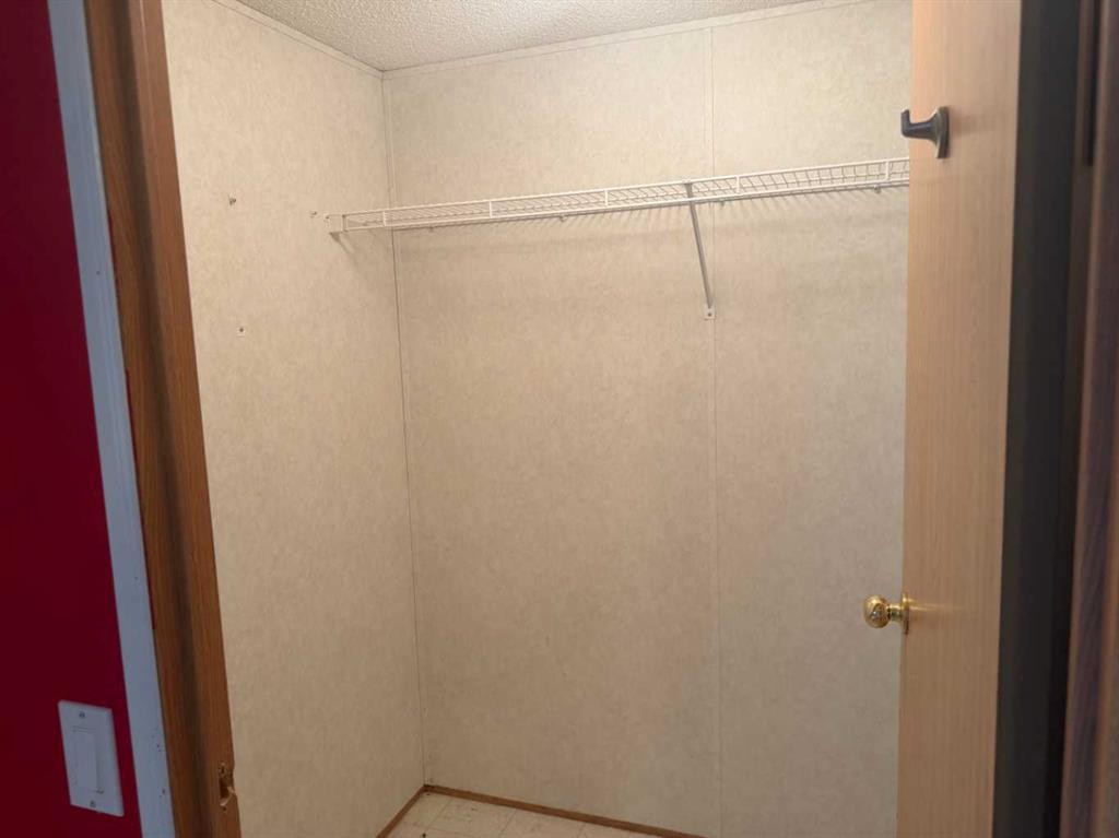 9610 101 Avenue, Clairmont, AB - Indoor