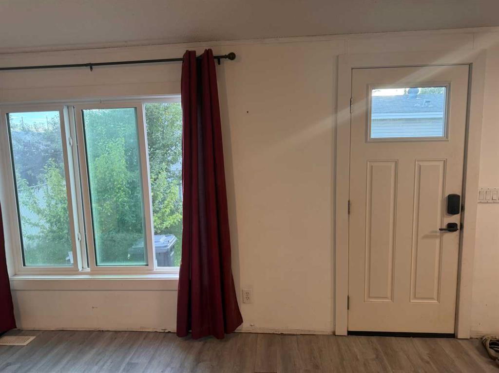9610 101 Avenue, Clairmont, AB - Indoor Photo Showing Other Room